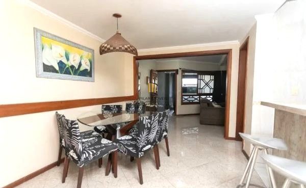 Casa sobrado no bairro Ecoville de 3 dormitórios e 4 vagas