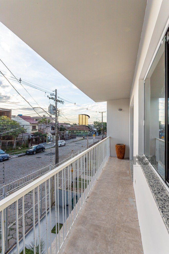 Casa sobrado no bairro Santo Antônio de 4 dormitórios e 3 vagas