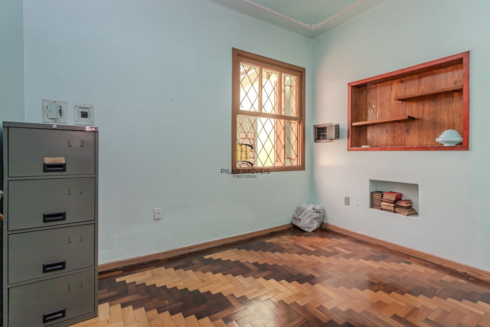 Casa sobrado no Partenon com 5 dormitórios e 4 vagas