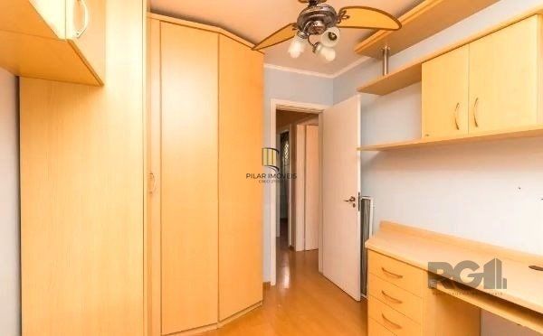 Sobrado no bairro Tristeza de 3 dormitórios e vaga DESOCUPADO