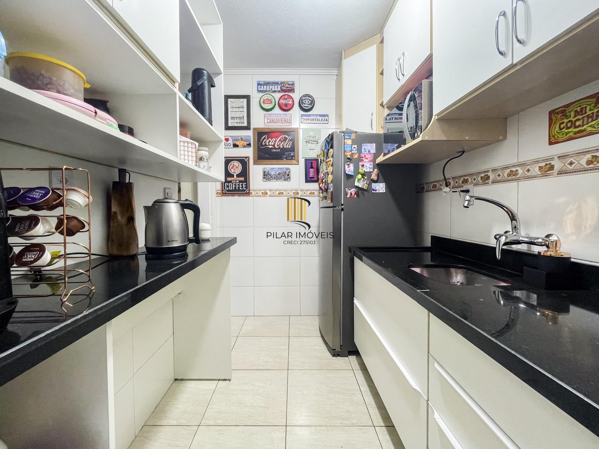 Apartamento no bairro Cristal de 2 dormitórios e vaga