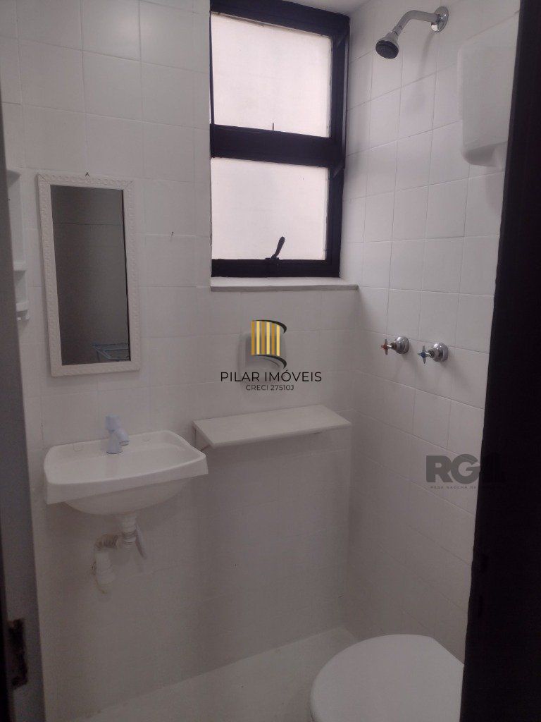 APTO 02 DORM , 01 VAGA , ELEVADOR , DEPENDENCIA , CHURRASQUEIRA