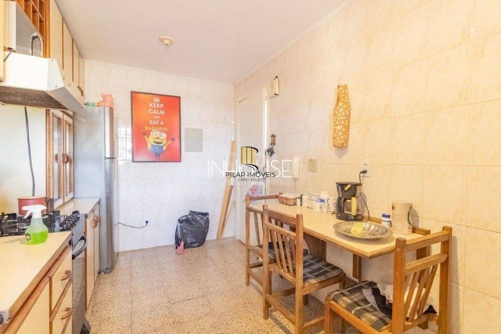 Apartamento 02 dormitórios, com vaga, no bairro Jardim Itu Sabará, em Porto Alegre.