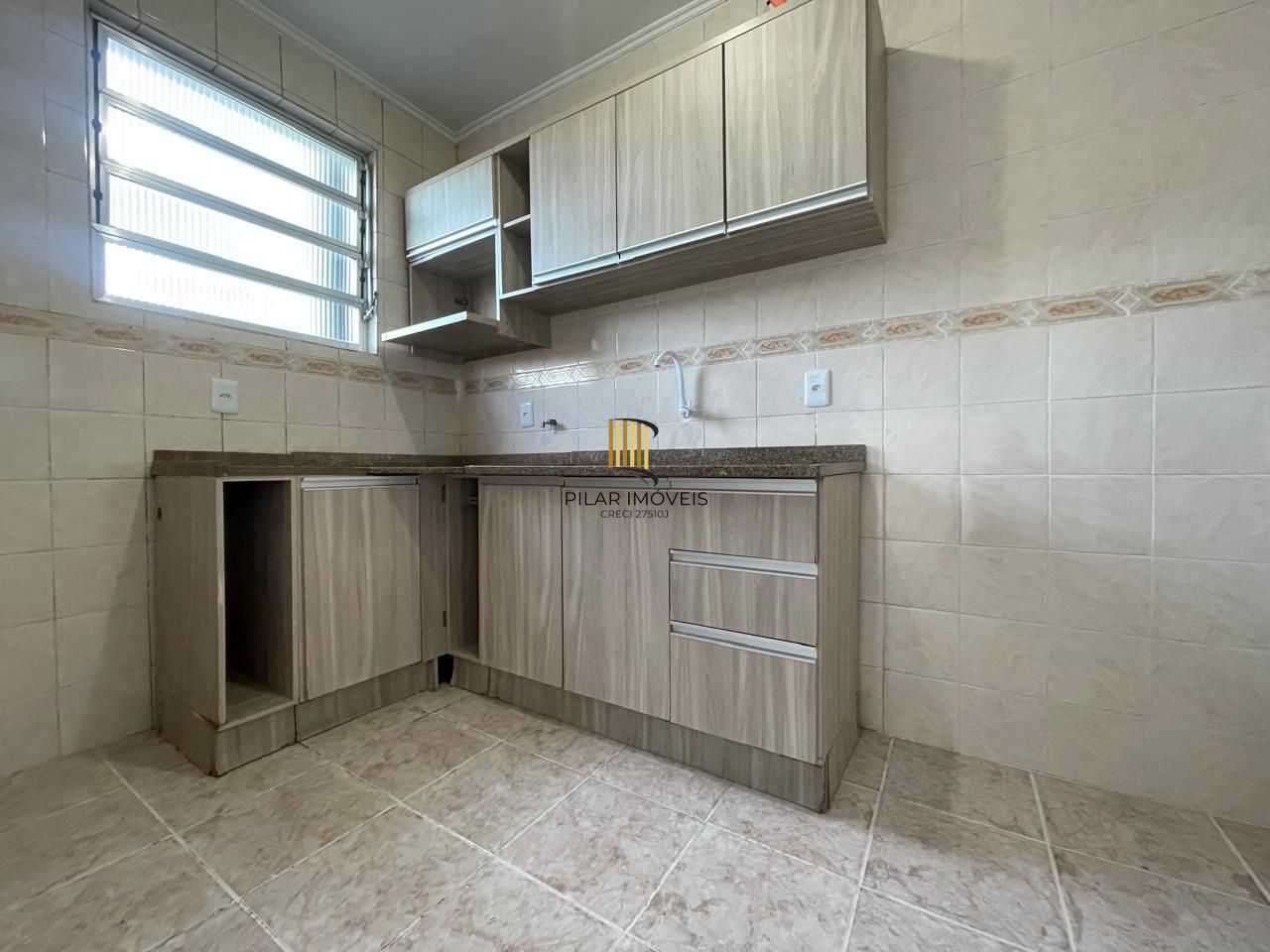 Amplo apartamento 3 dormitórios, bairro Petrópolis.