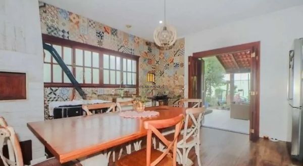 Casa sobrado no bairro Vila Ipiranga de 4 dormitórios e 2 vagas