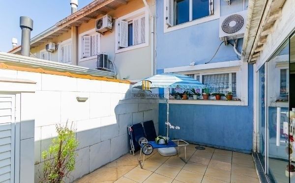 Casa sobrado em condomínio fechado na Vila Nova de 3 dormitórios e 2 vagas