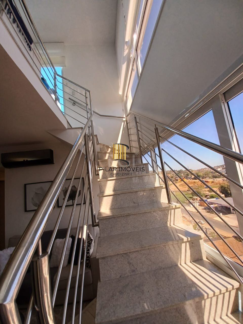 Cobertura duplex na Medianeira de 2 dormitórios e 2 vagas