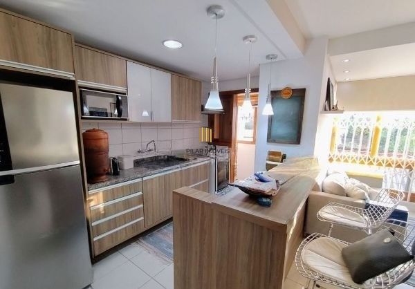 Apartamento no bairro Teresópolis de 2 dormitórios e vaga