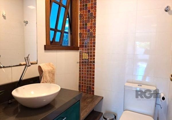 Casa em condomínio em Ipanema de 3 dormitórios e 2 vagas