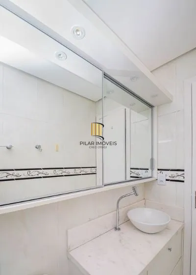 Apartamento no Passo D'areia de 1 dormitório e 2 vagas DESOCUPADO