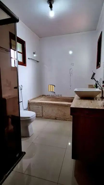 Casa 3 dormitórios no bairro Passo das Pedras