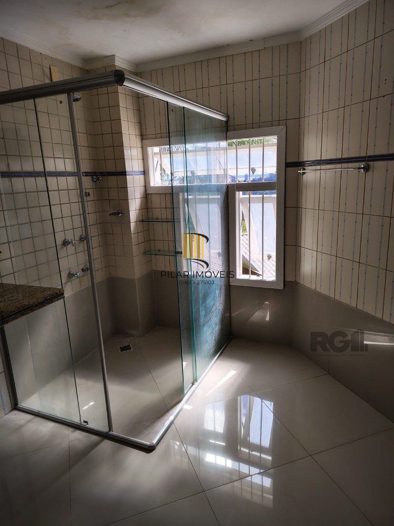 Casa sobrado com 300m² na Vila Nova de 3 dormitórios e 4 vagas
