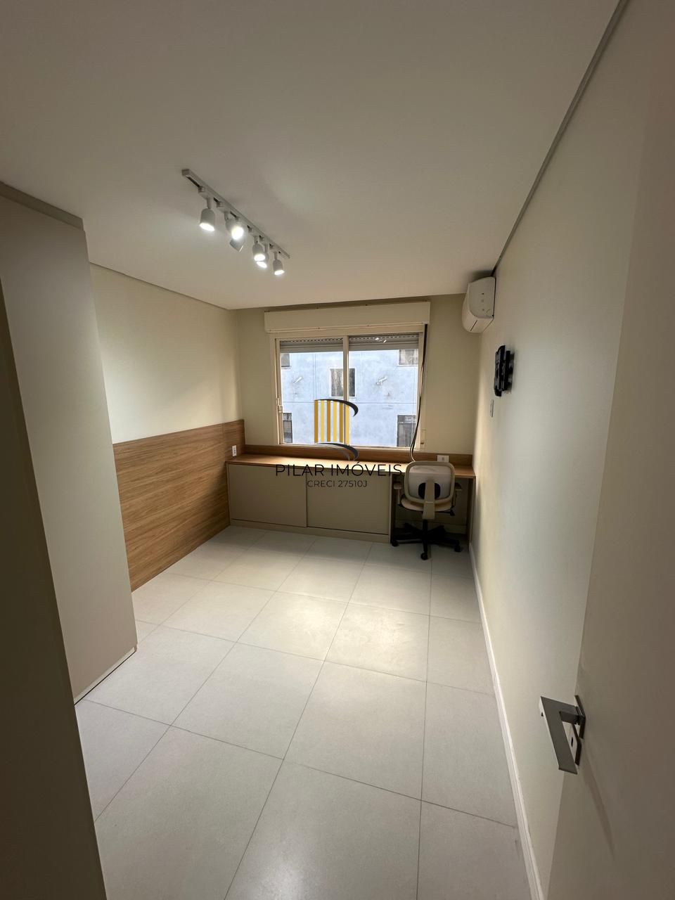 APTO 01 DORMITÓRIO TODO MOBILIADO REFORMADO, 01 VAGA DE GARAGEM