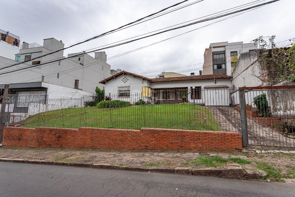 Casa no bairro Petrópolis de 3 dormitórios