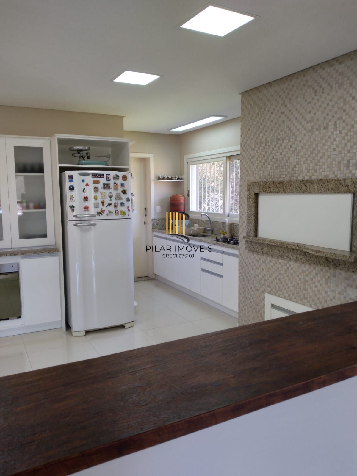 CASA COM 3 DORMIT