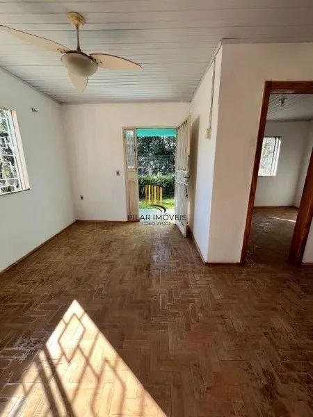 Casa 2 dormitórios no bairro Fião