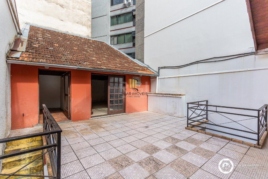 Casa para Venda - 330m², 4 dormitórios, sendo 3 suites, 2 vagas - Petrópolis
