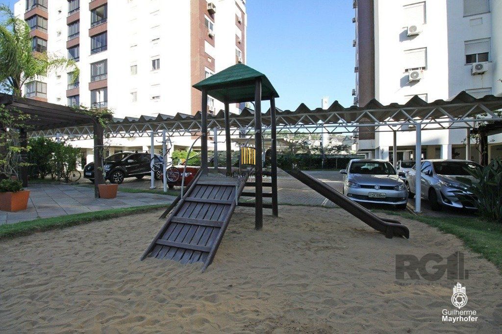 Apartamento no Condomínio Park Plaza de 2 dormitórios e vaga