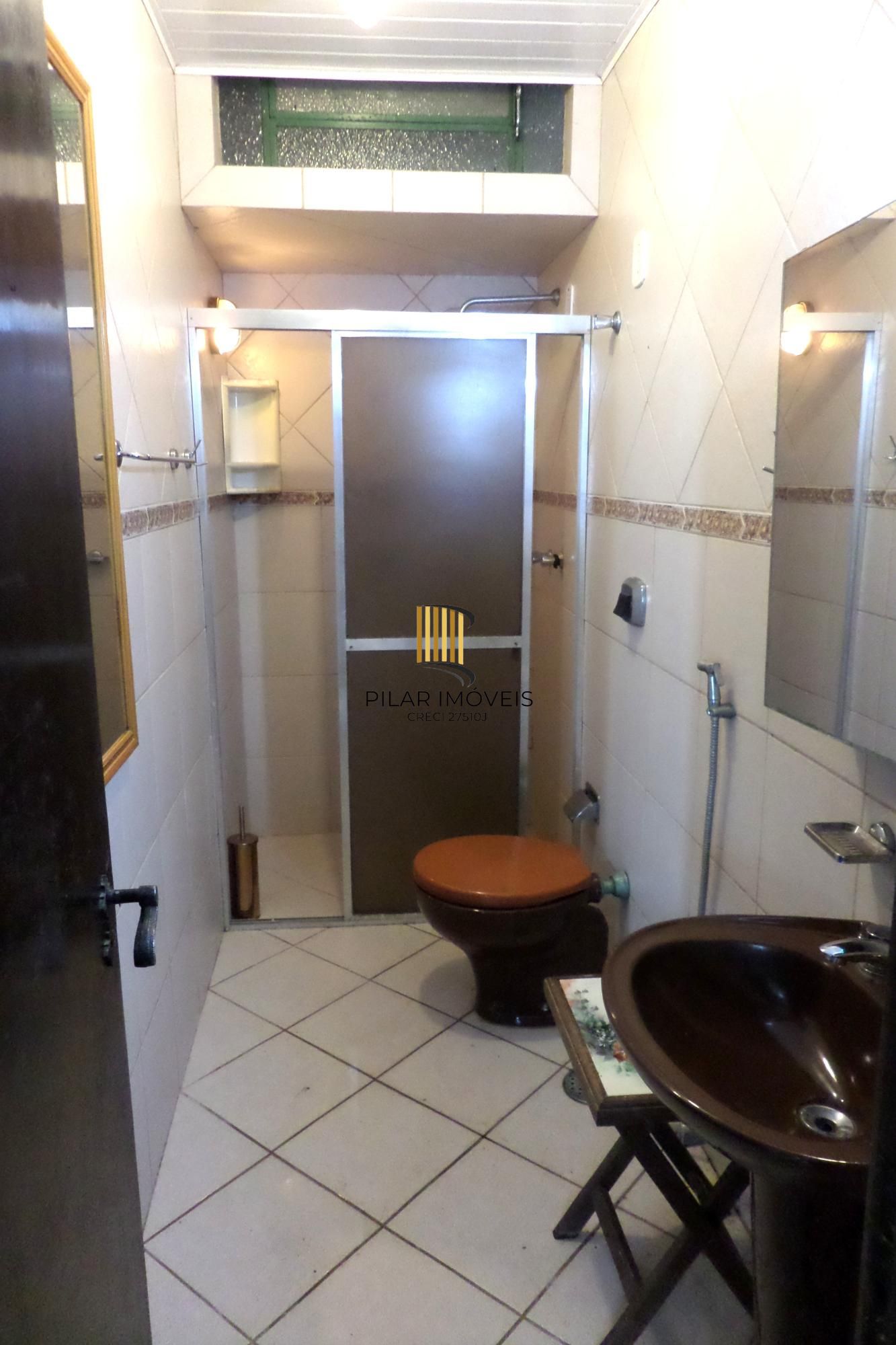 Casa no bairro Ipanema de 3 dormitórios e 2 vagas