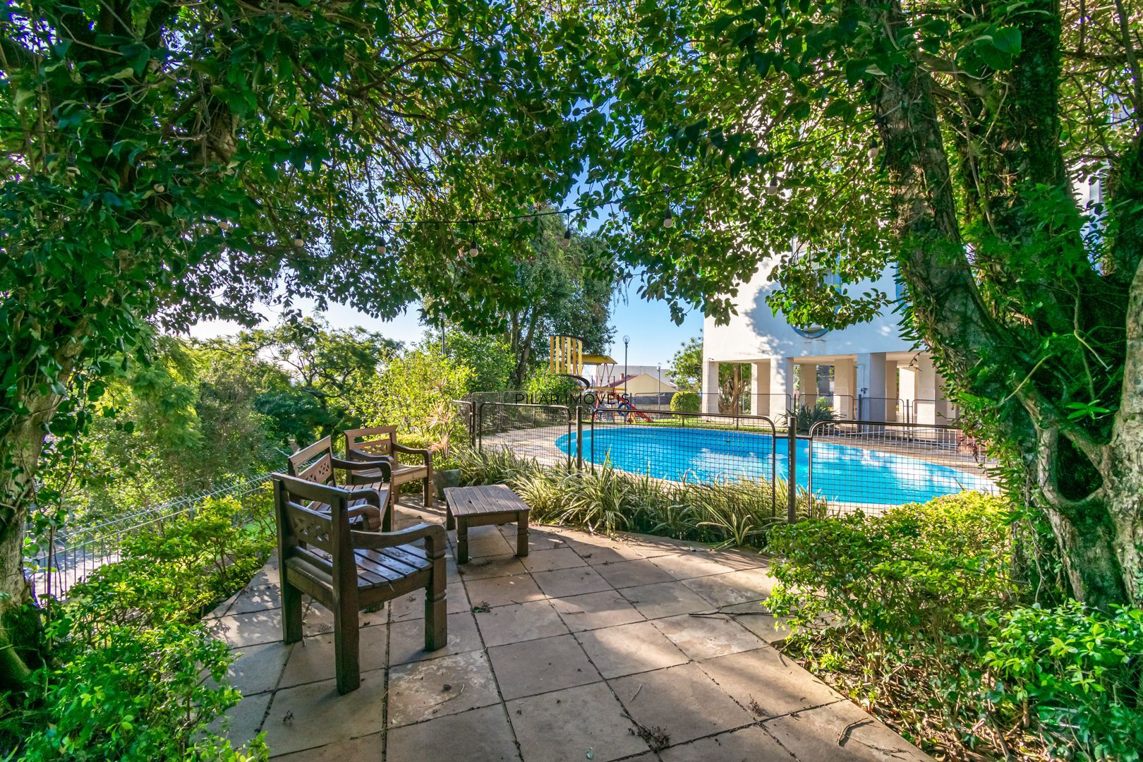 OCASIÃO 3 dormitórios, suíte e vaga, 106m² privativos, por R$ 400 mil