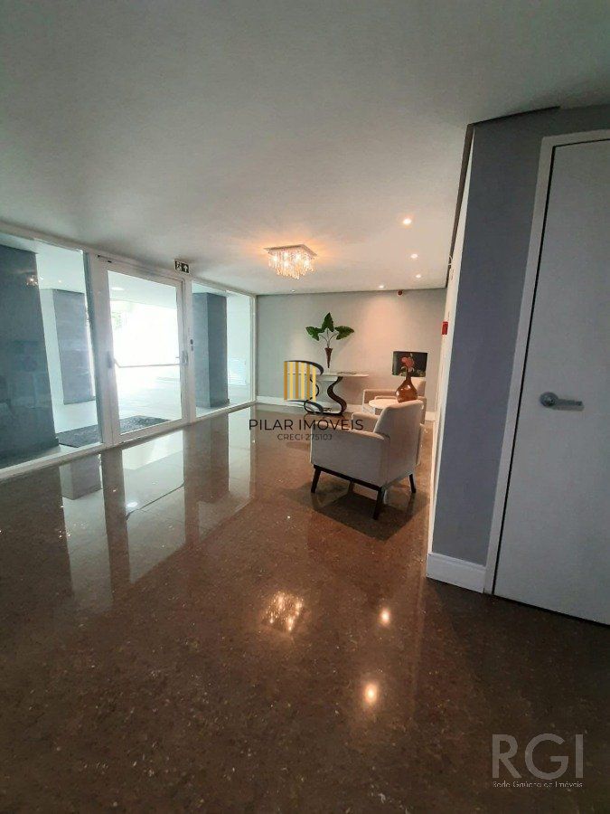 Cobertura duplex na Medianeira de 2 dormitórios e 2 vagas