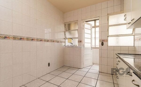 Apartamento de 2 dormitórios dependência e vaga