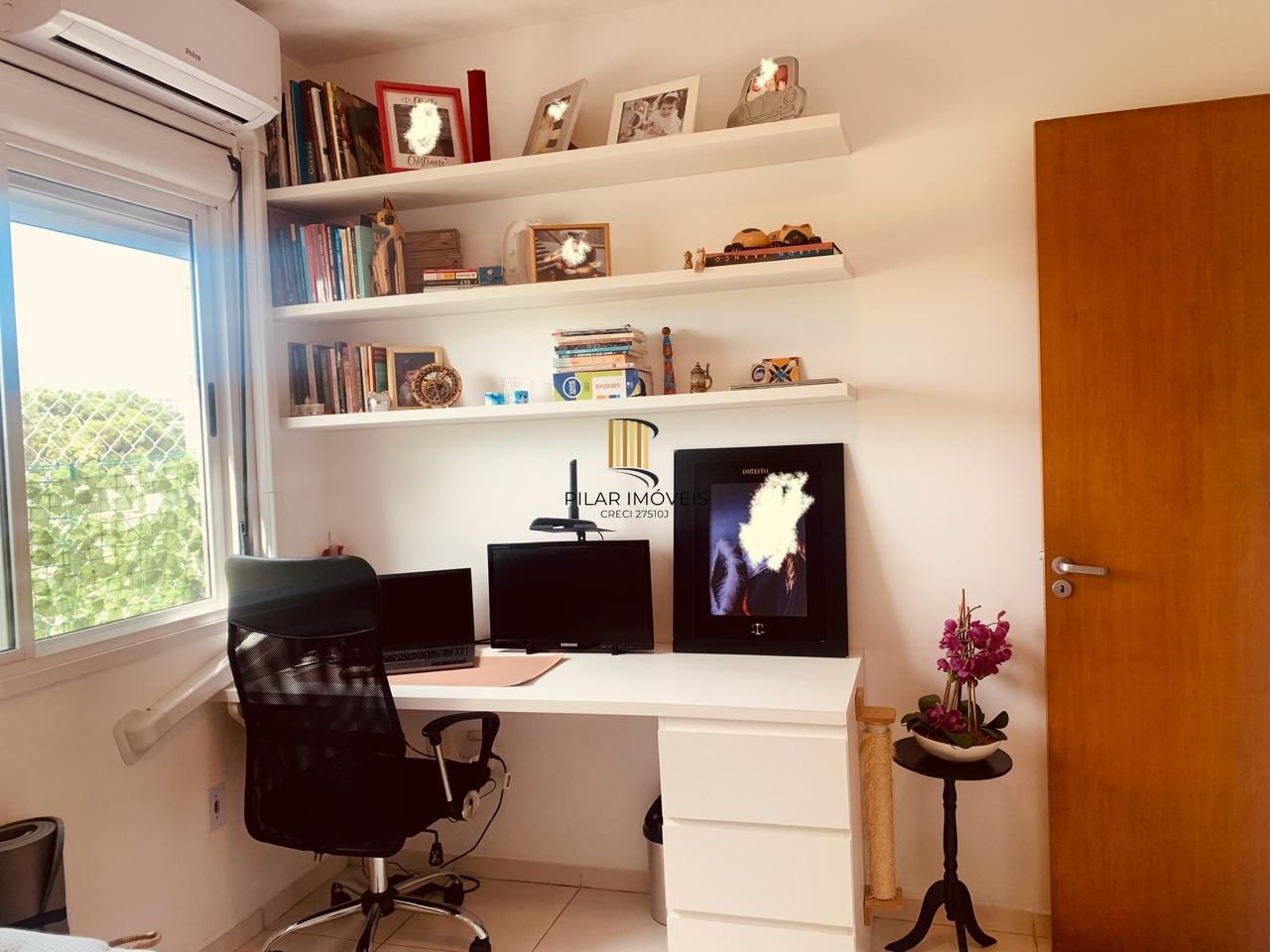 Apartamento no bairro Camaquã de 2 dormitórios vaga e infra