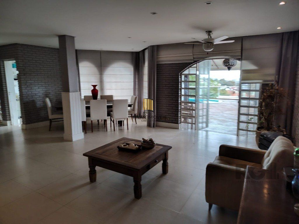 Casa sobrado com 300m² na Vila Nova de 3 dormitórios e 4 vagas