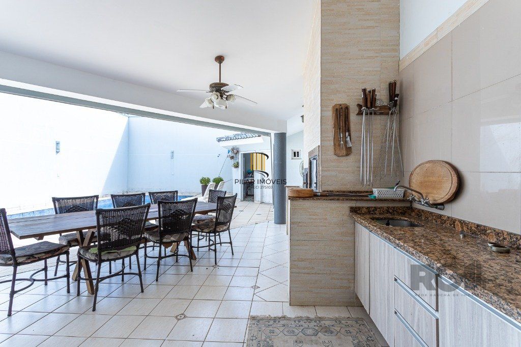casa sobrado no Alto Petrópolis de 5 dormitórios e 3 vagas