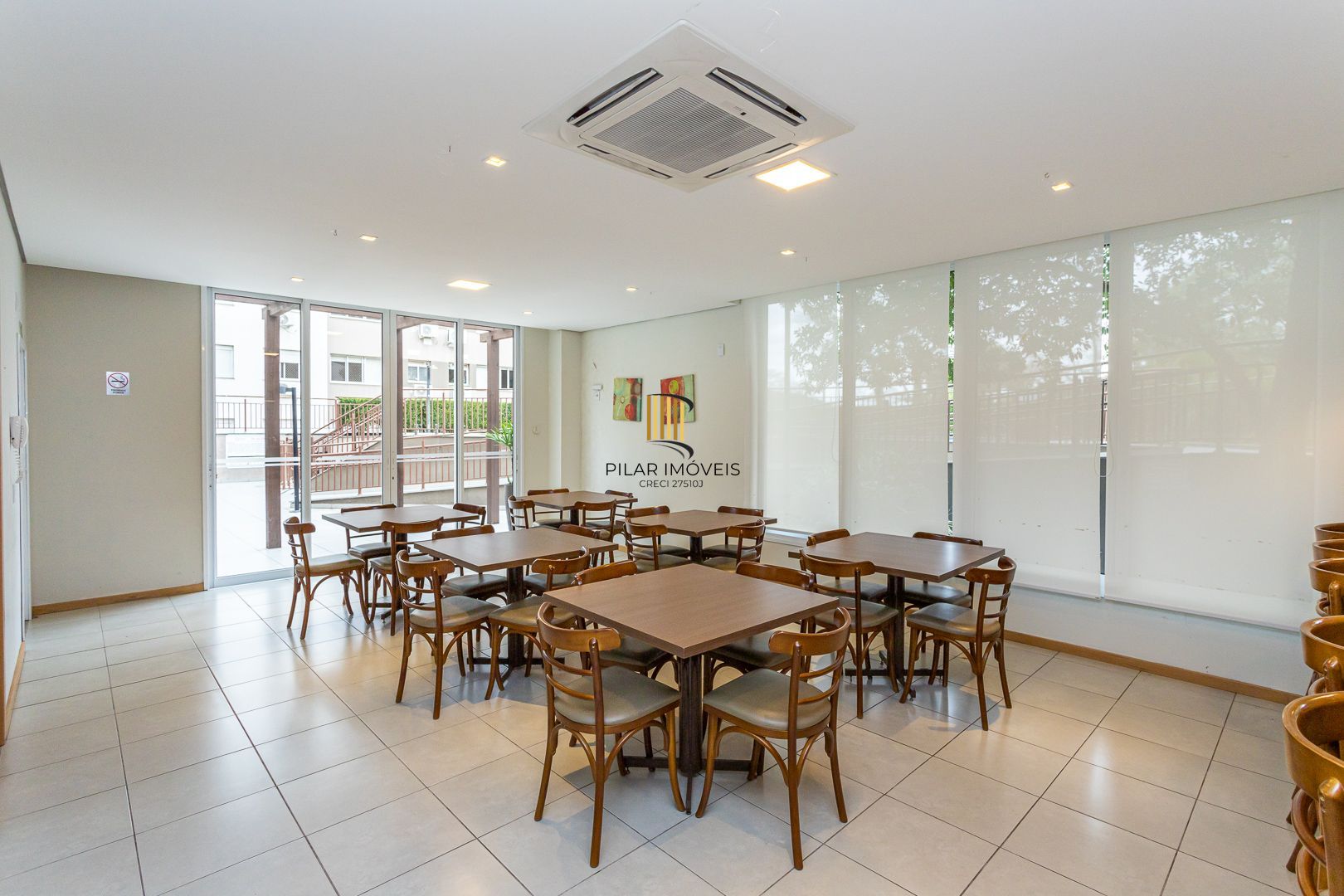 Apartamento no bairro Teresópolis de 2 dormitórios vaga e infra