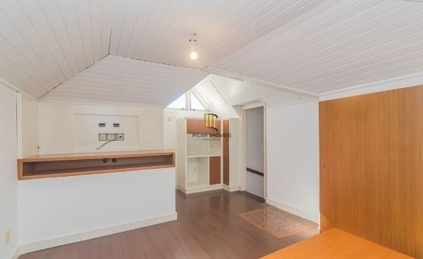 Casa em Condomínio em Ipanema de 3 dormitórios e 2 vagas