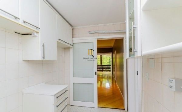 Apartamento no Passo D'areia de 2 dormitórios e 2 vagas DESOCUPADO