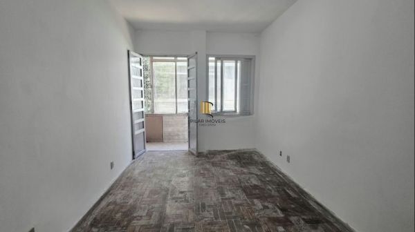 Apartamento no Menino Deus de 1 dormitório DESOCUPADO