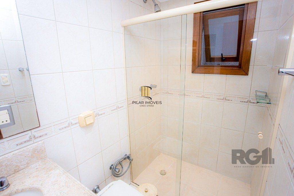 Cobertura no Jardim Planalto, de 3 dormitórios e 2 vagas com 260m²