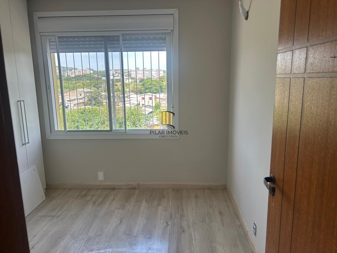 Apartamento no Cristal de 2 dormitórios, dependência e vaga