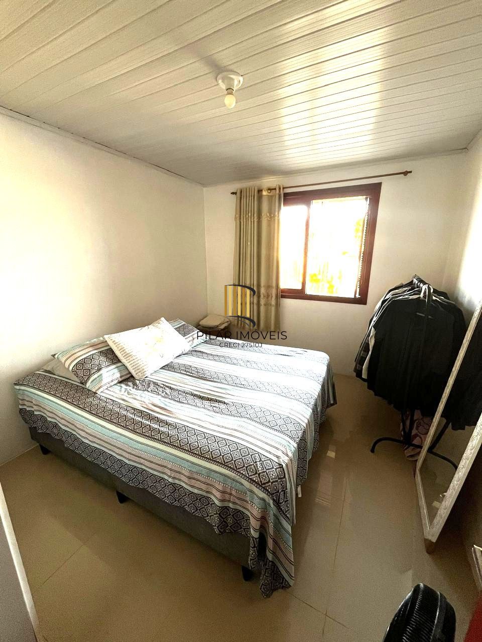 Casa térrea de 3 dormitórios e amplo pátio