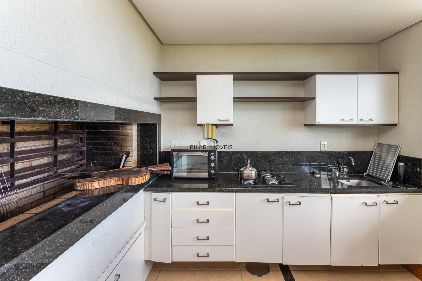 COBERTURA MOBILIADA COM VISTA PARA O GUAÍBA