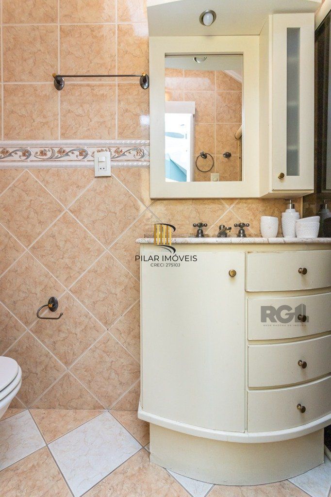 casa sobrado no Alto Petrópolis de 5 dormitórios e 3 vagas