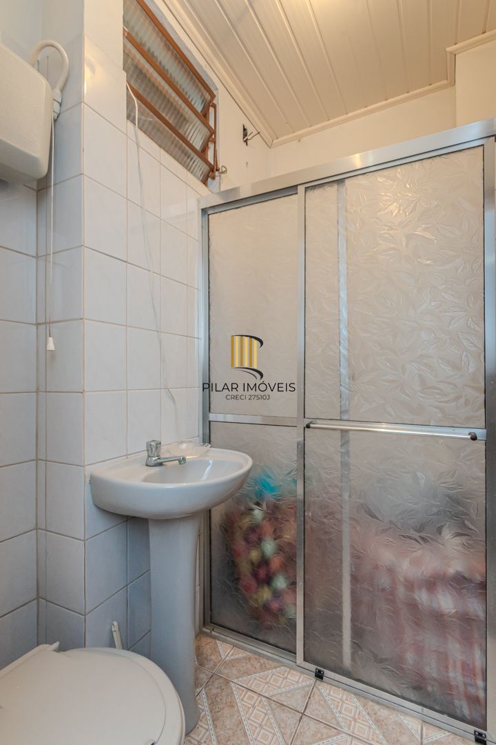 Prédio Residencial no Passo D'areia com 8 dormitórios e 8 vagas