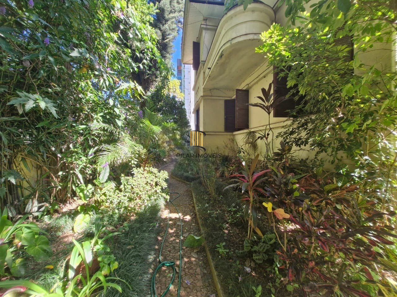 Casa 4 dormitórios no bairro Petrópolis