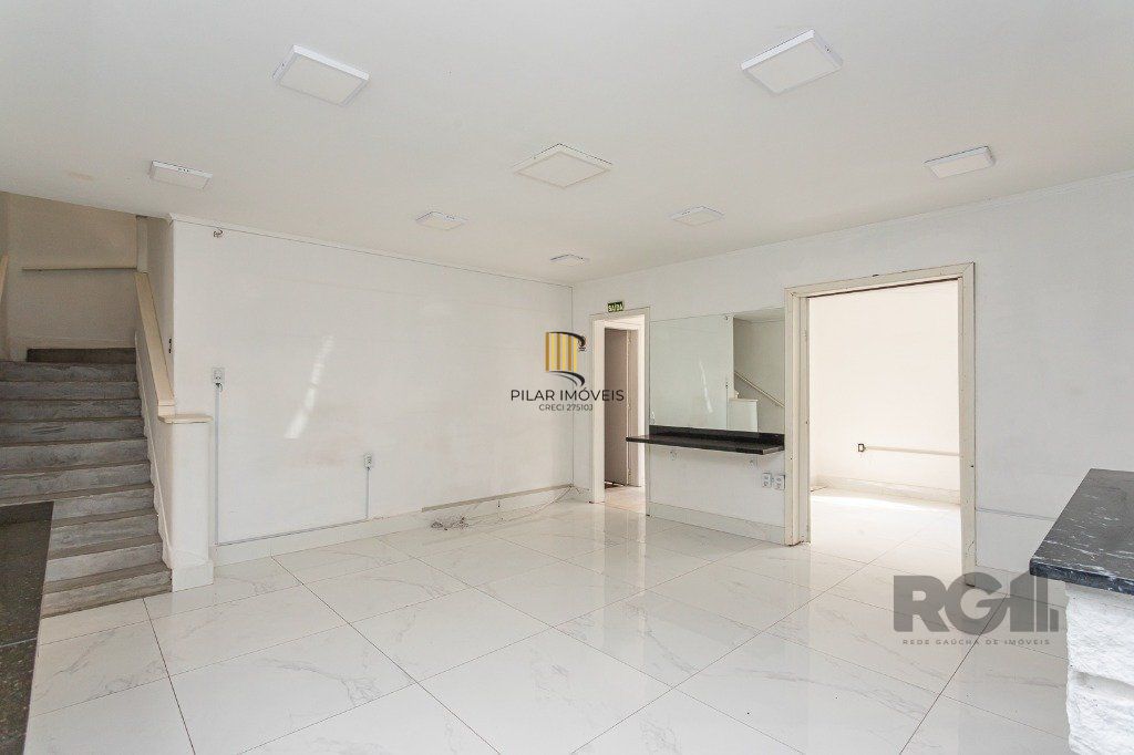 Casa Espaçosa de 3 Dormitórios à Venda no Bairro Moinhos De Vento!