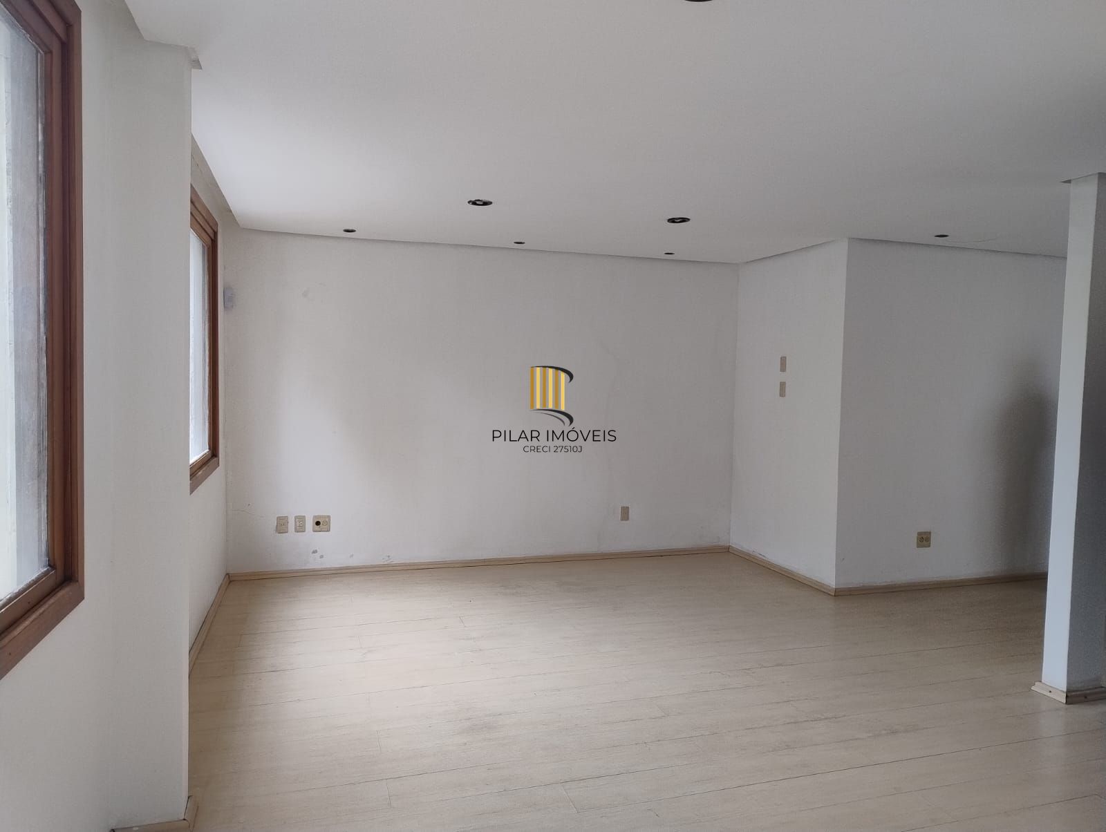 CASA MISTA COMERCIAL NO TÉRREO E RESIDENCIAL EM CIMA