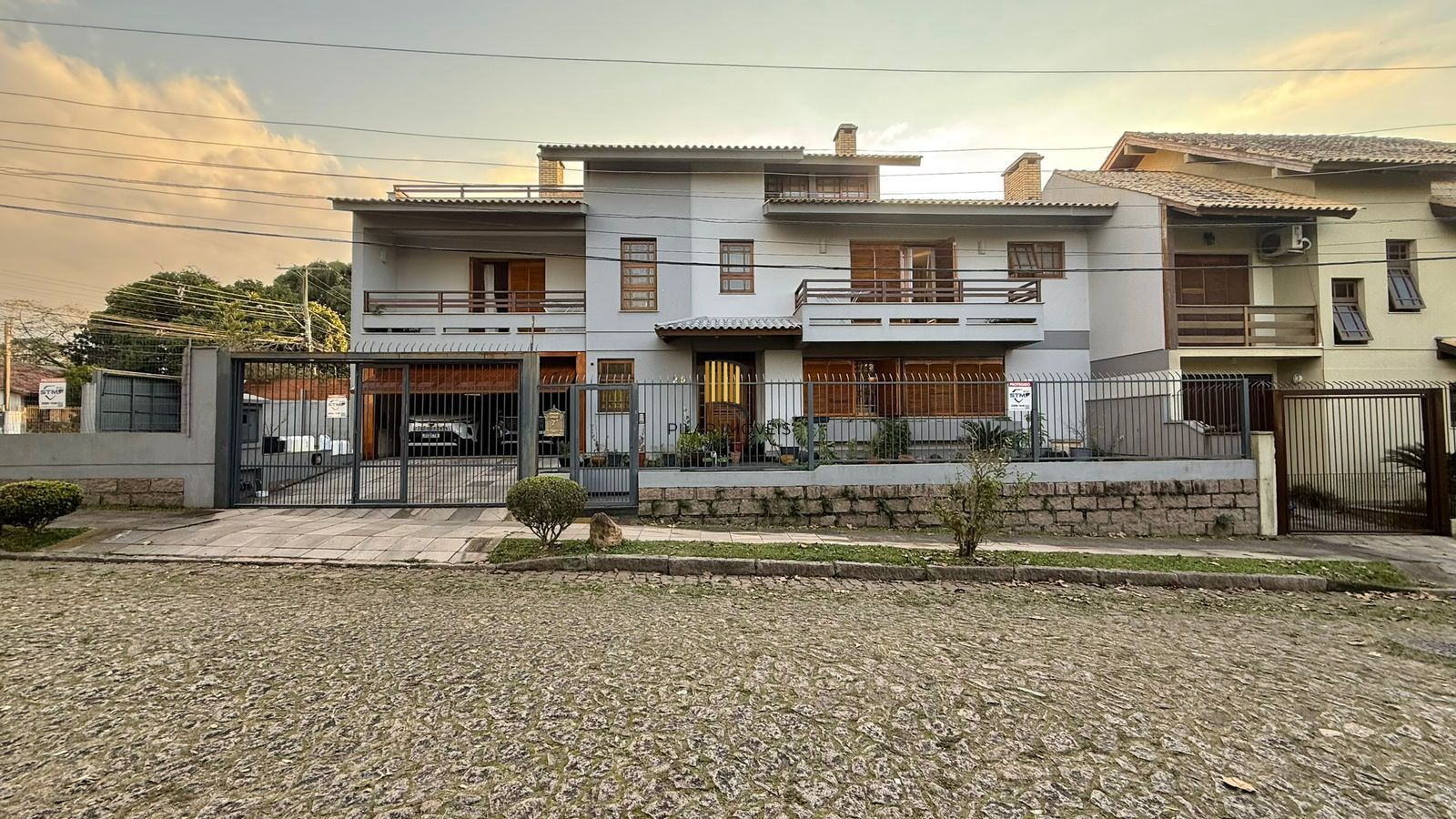 Casa 3 dormitórios no bairro Ipanema