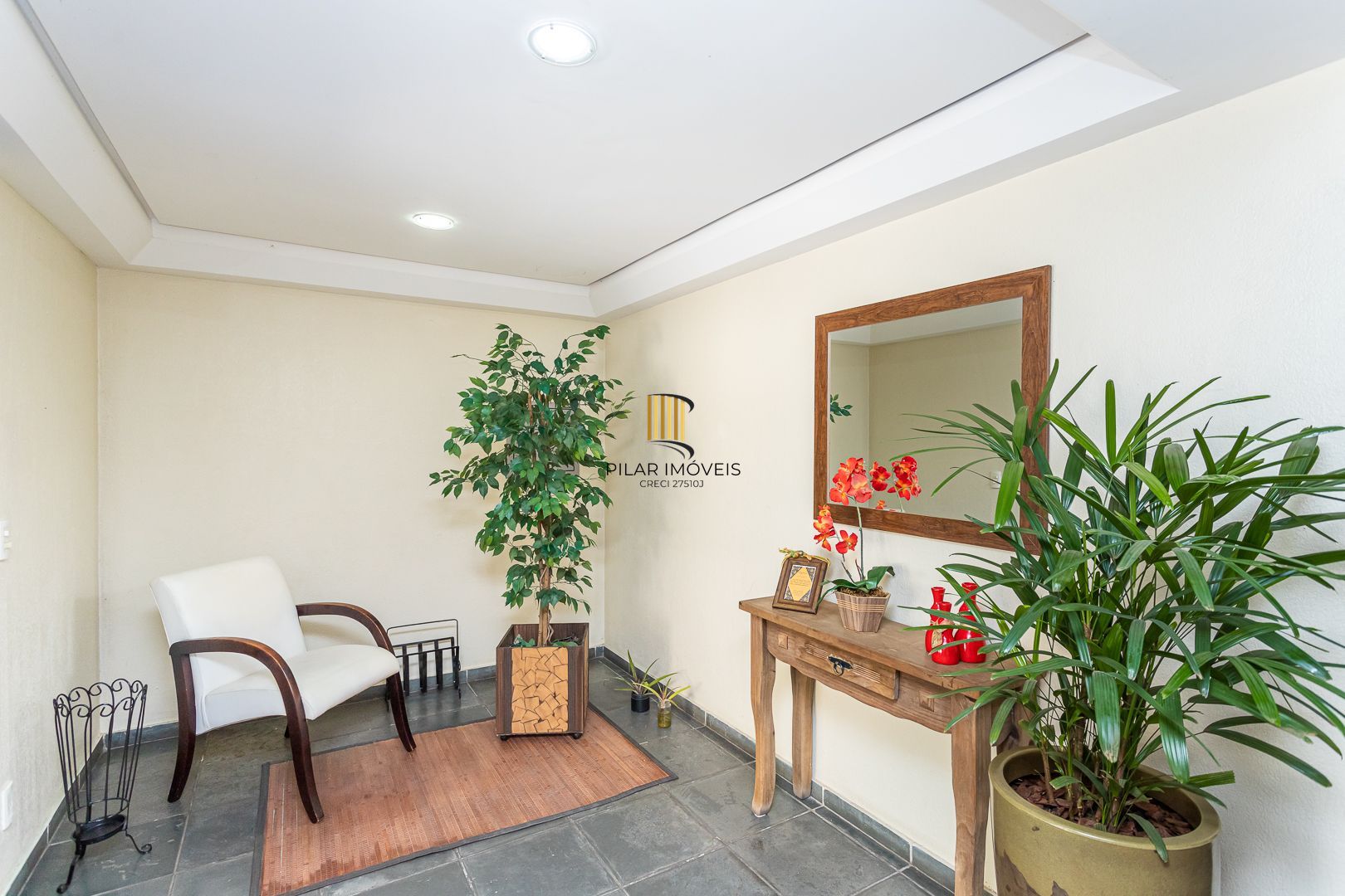 Apartamento diferenciado no bairro Nonoai de 3 dormitórios 2 vagas e infra