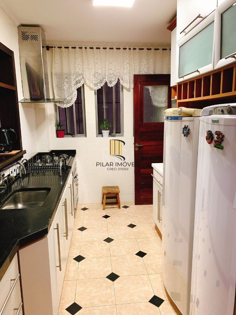 Apartamento no bairro Auxiliadora de 3 dormitórios e vaga