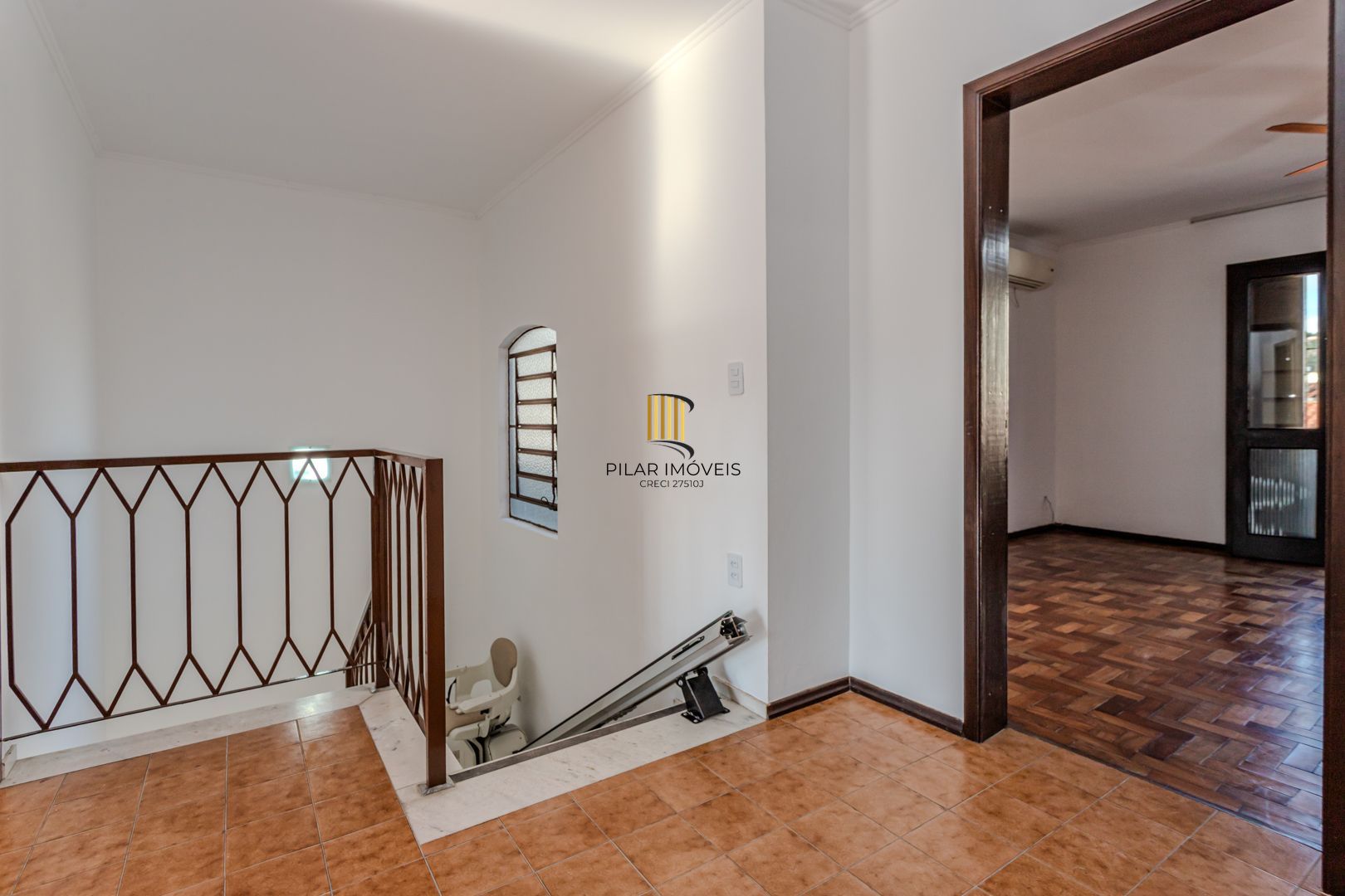 Casa no Partenon com 4 dormitórios e 4 vagas DESOCUPADA