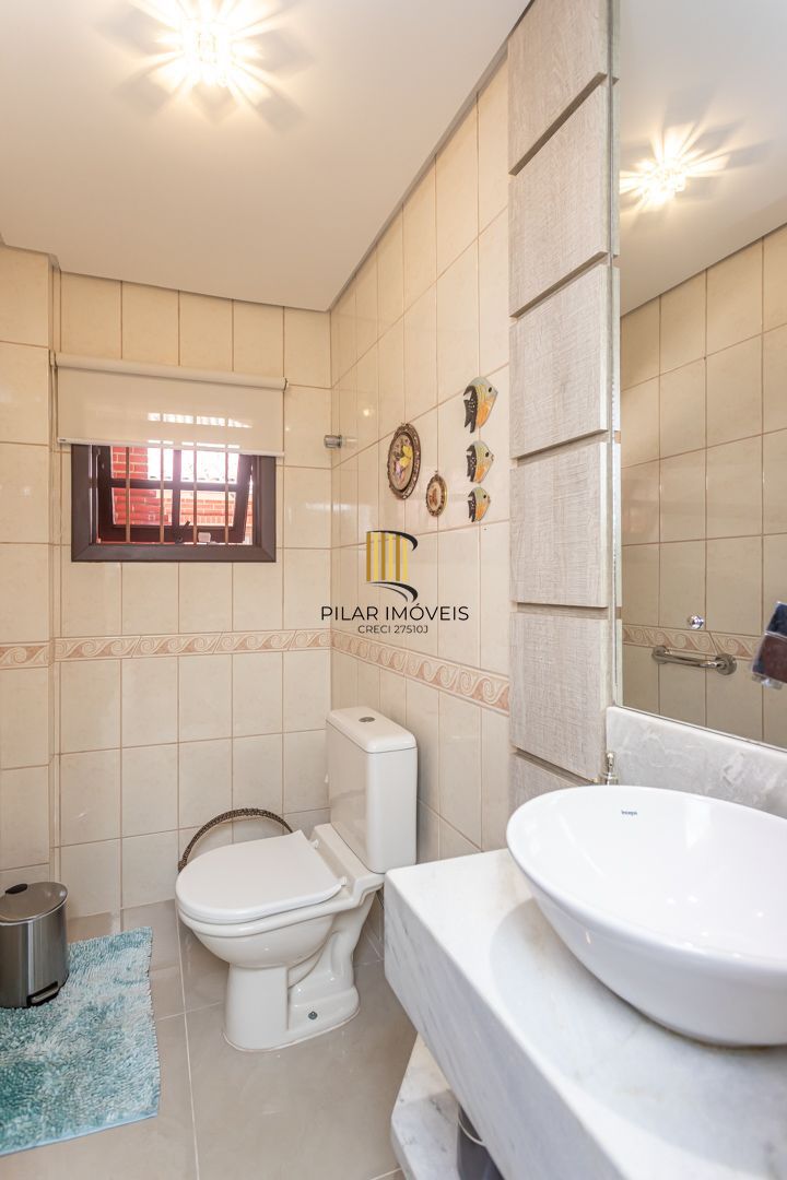 Casa 3 dormitórios no bairro Camaquã