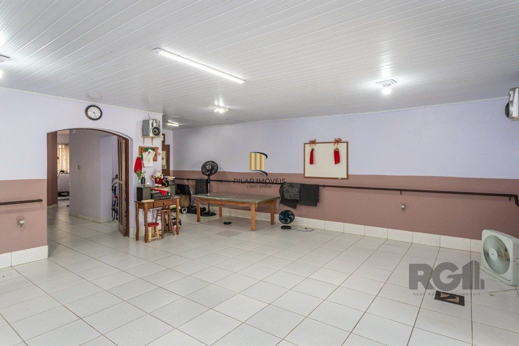 CASA COMERCIAL E RESIDENCIAL NO MIOLO DO BAIRRO SANTANA