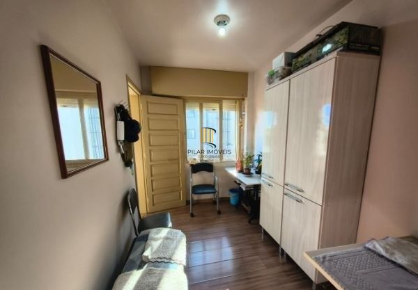 Apartamento de 2 dormitórios com dependência e vaga no bairro Santana