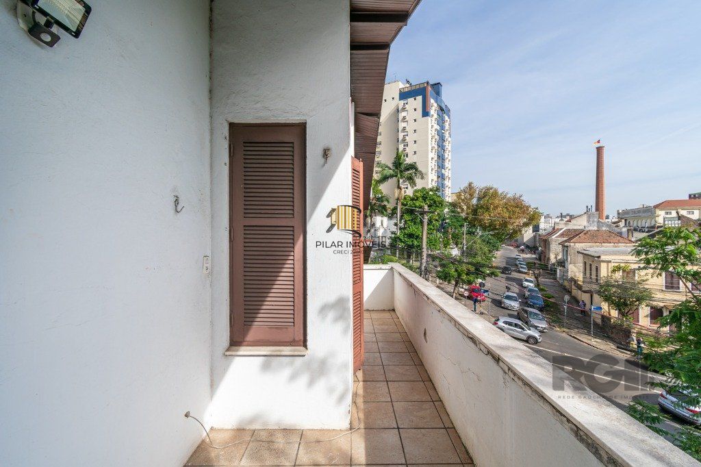 Sobrado de 4 dormitórios no Moinhos de Vento